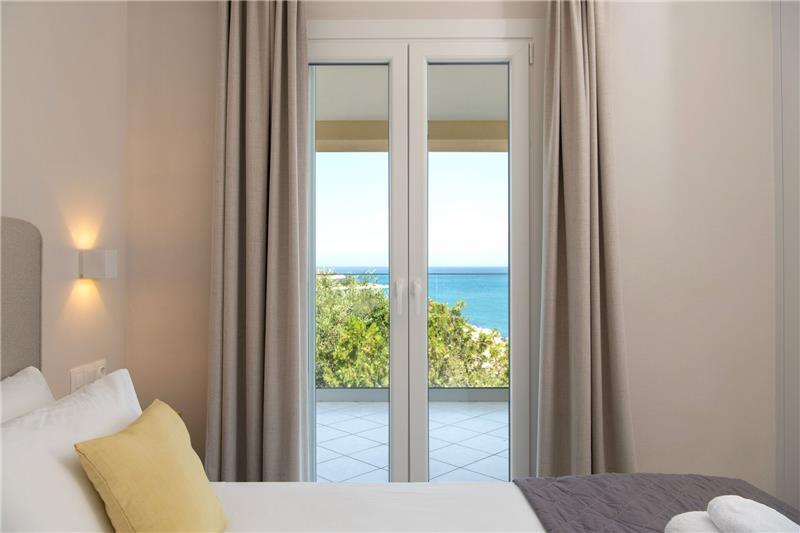 Beachfront villa in Acharavi, photograph 16