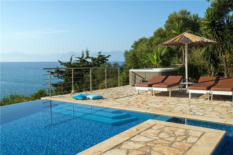 Beachfront villa in Acharavi, photograph 28