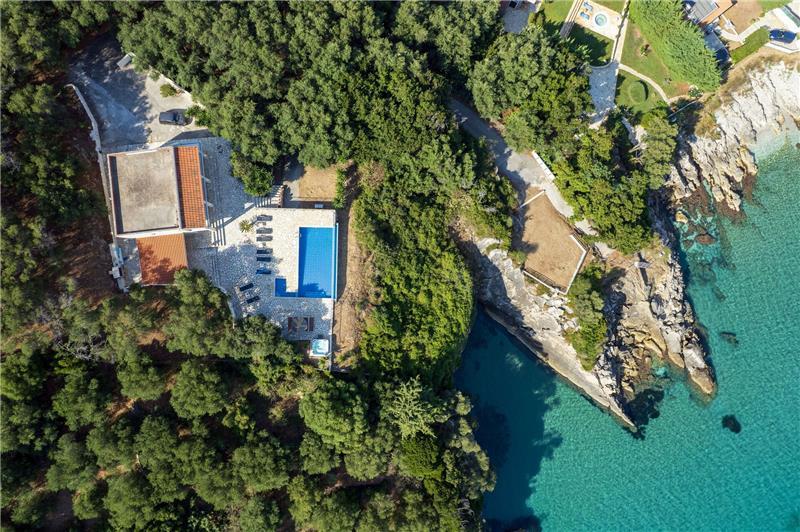 Beachfront villa in Acharavi, photograph 2
