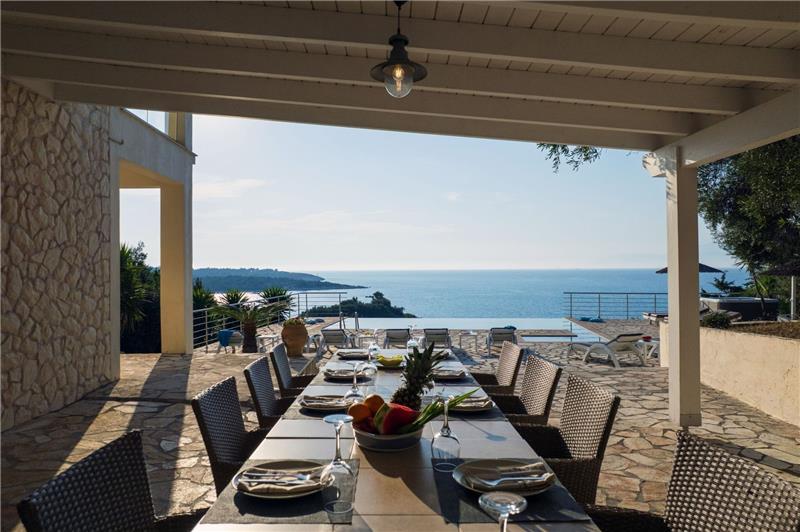 Beachfront villa in Acharavi, photograph 6