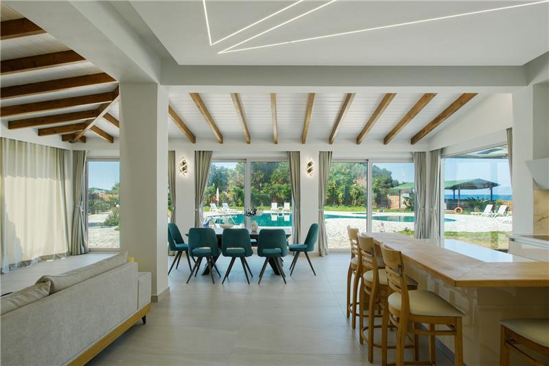 Beachfront villa in Acharavi, photograph 16