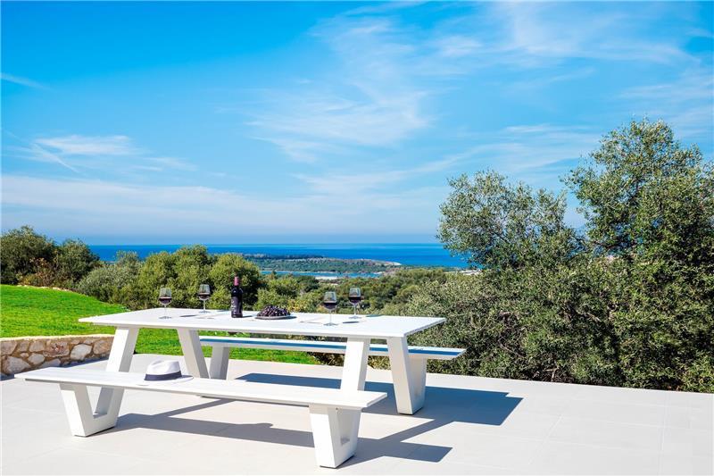 Sea-view villa in Apraos, photograph 21