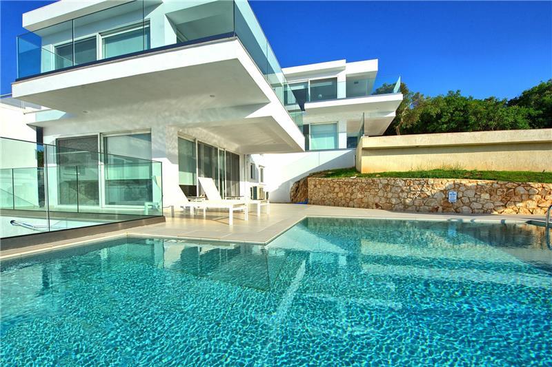 Sea-view villa in Apraos, photograph 2