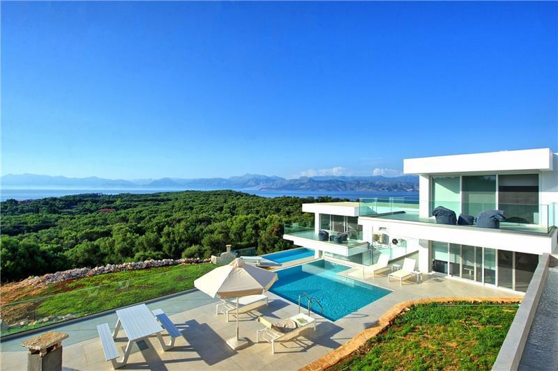 Sea-view villa in Apraos, photograph 3