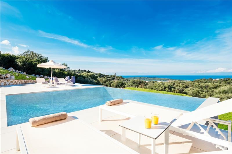 Sea-view villa in Apraos, photograph 6