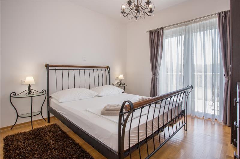 4-Bedroom Villa with Pool, Sleeps 8–12 – Ciovo, near Trogir