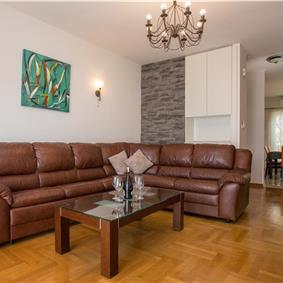 4-Bedroom Villa with Pool, Sleeps 8–12 – Ciovo, near Trogir