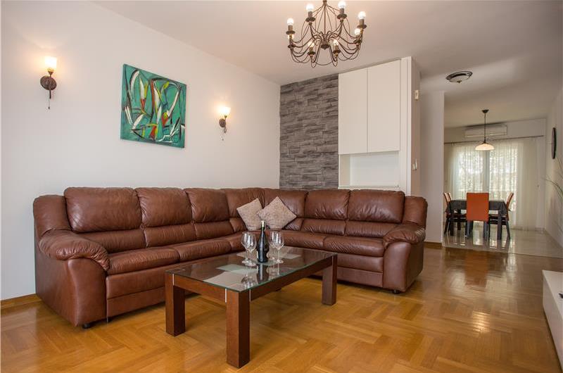 4-Bedroom Villa with Pool, Sleeps 8–12 – Ciovo, near Trogir