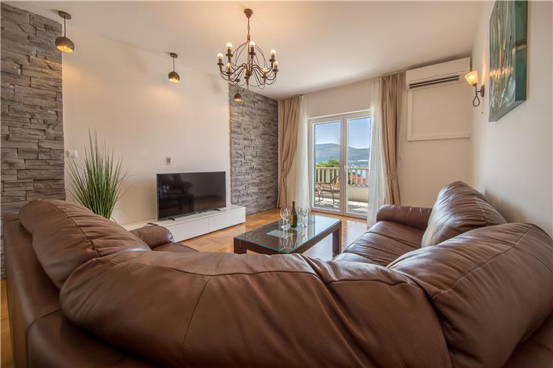 Sea-view villa in Ciovo, photograph 14
