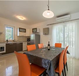 4-Bedroom Villa with Pool, Sleeps 8–12 – Ciovo, near Trogir