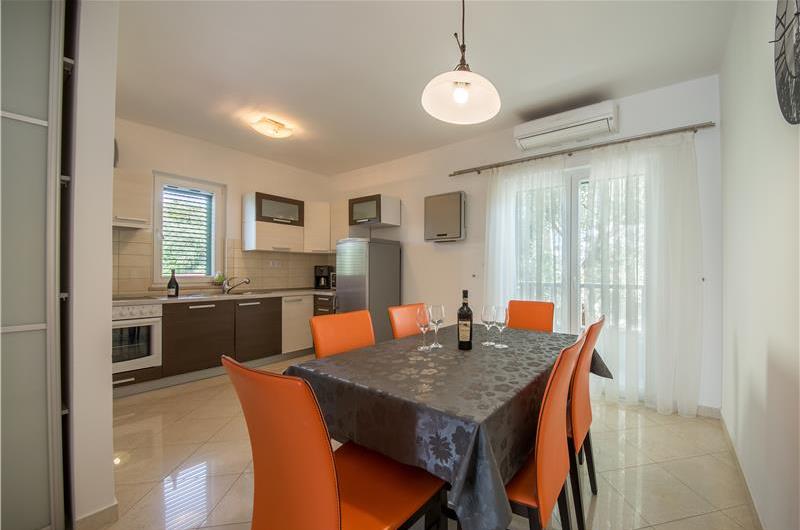 4-Bedroom Villa with Pool, Sleeps 8–12 – Ciovo, near Trogir