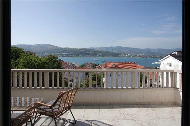 Sea-view villa in Ciovo, photograph 5
