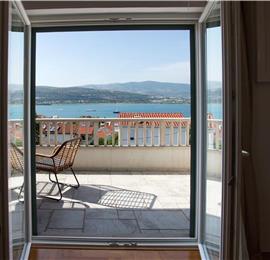 4-Bedroom Villa with Pool, Sleeps 8–12 – Ciovo, near Trogir