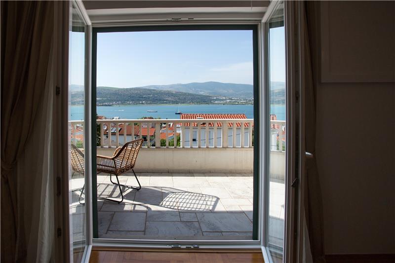 Sea-view villa in Ciovo, photograph 6