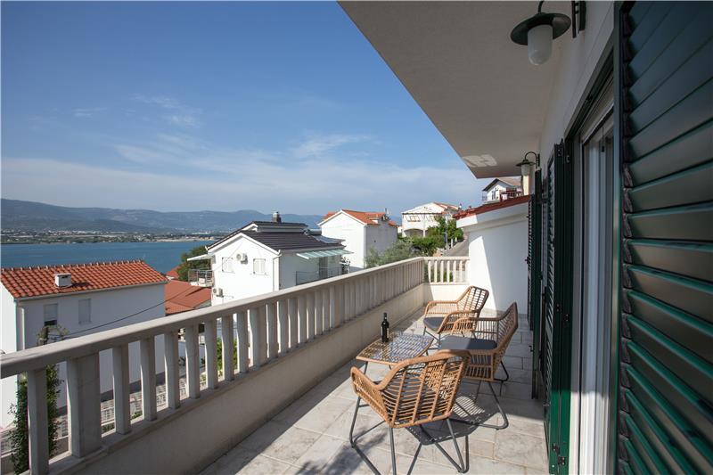 Sea-view villa in Ciovo, photograph 7