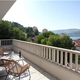 4-Bedroom Villa with Pool, Sleeps 8–12 – Ciovo, near Trogir