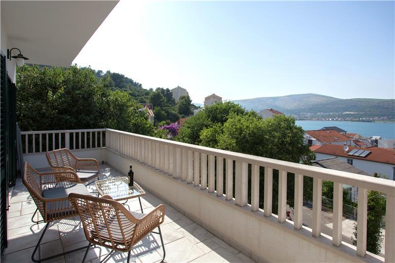 Sea-view villa in Ciovo, photograph 8