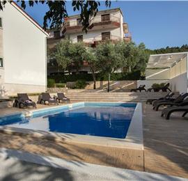4-Bedroom Villa with Pool, Sleeps 8–12 – Ciovo, near Trogir