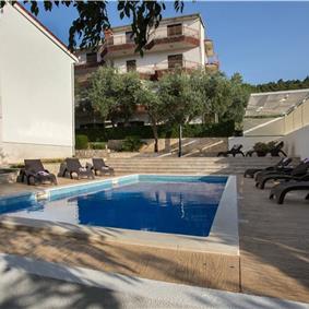 4-Bedroom Villa with Pool, Sleeps 8–12 – Ciovo, near Trogir