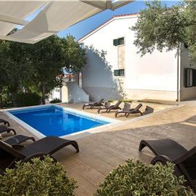 4-Bedroom Villa with Pool, Sleeps 8–12 – Ciovo, near Trogir