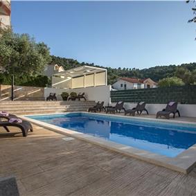 4-Bedroom Villa with Pool, Sleeps 8–12 – Ciovo, near Trogir