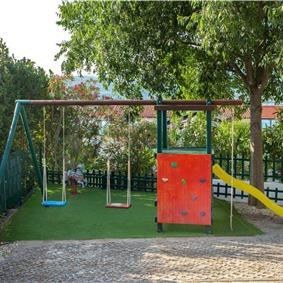 4-Bedroom Villa with Pool, Sleeps 8–12 – Ciovo, near Trogir