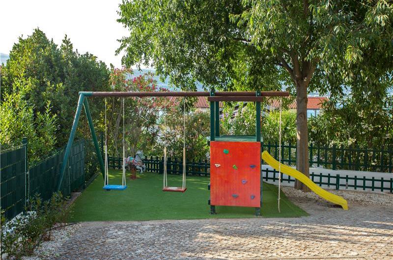 4-Bedroom Villa with Pool, Sleeps 8–12 – Ciovo, near Trogir