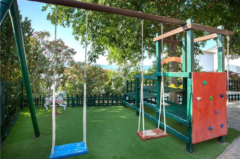 4-Bedroom Villa with Pool, Sleeps 8–12 – Ciovo, near Trogir