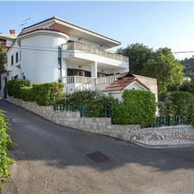4-Bedroom Villa with Pool, Sleeps 8–12 – Ciovo, near Trogir