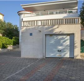 4-Bedroom Villa with Pool, Sleeps 8–12 – Ciovo, near Trogir