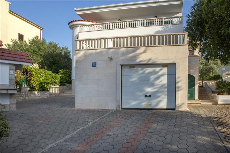 Sea-view villa in Ciovo, photograph 23