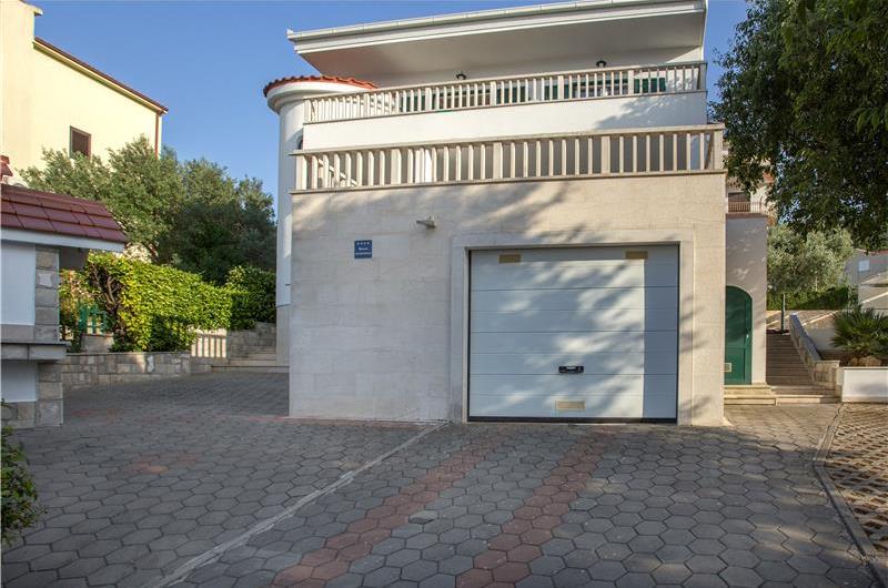 4-Bedroom Villa with Pool, Sleeps 8–12 – Ciovo, near Trogir