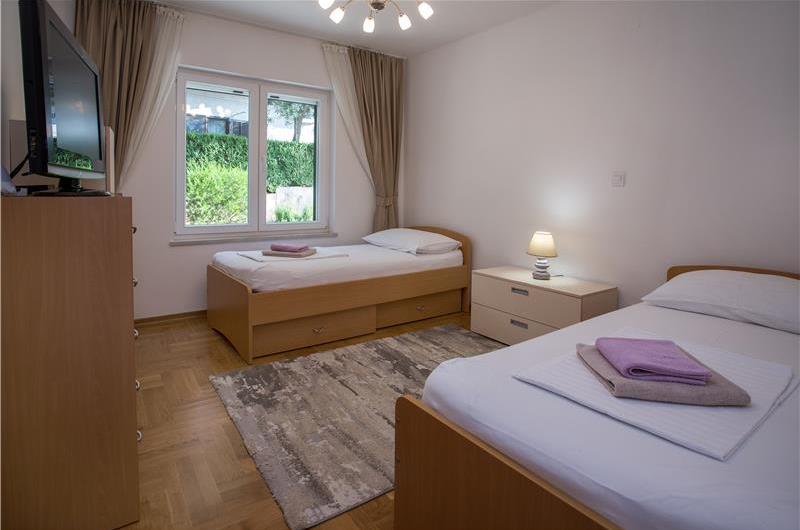 4-Bedroom Villa with Pool, Sleeps 8–12 – Ciovo, near Trogir