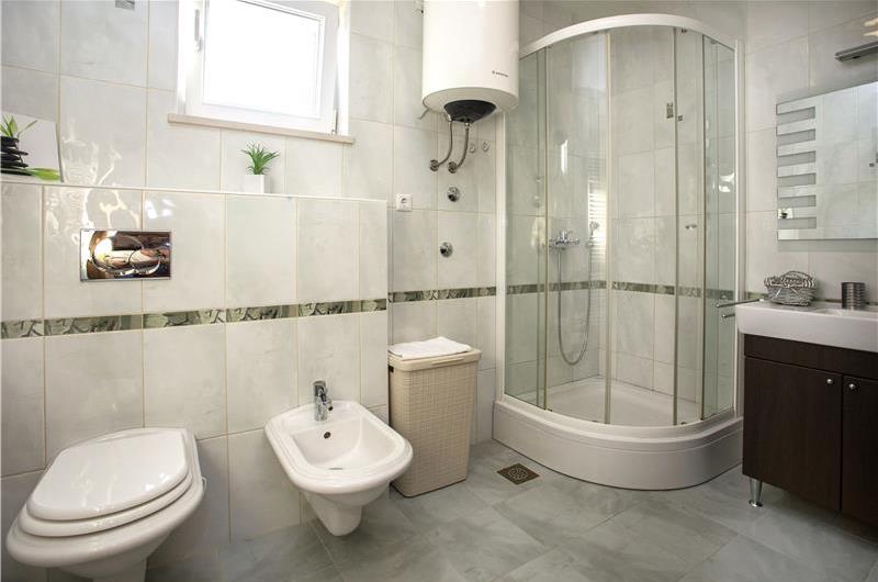 4-Bedroom Villa with Pool, Sleeps 8–12 – Ciovo, near Trogir