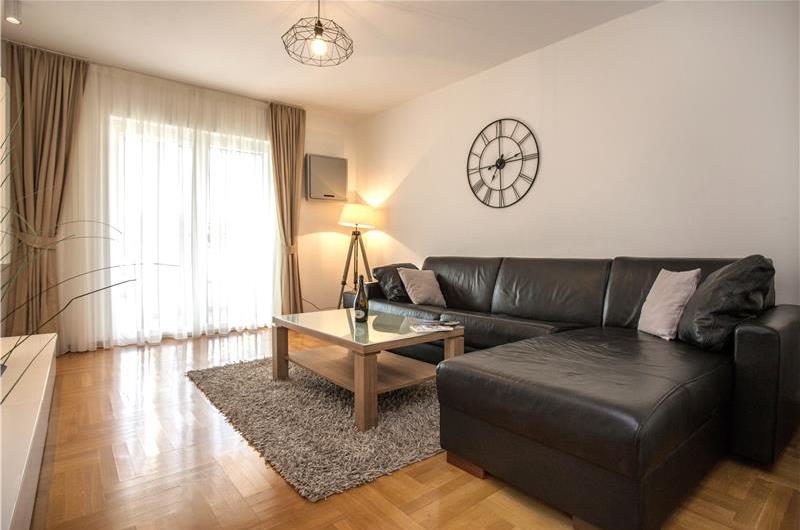 4-Bedroom Villa with Pool, Sleeps 8–12 – Ciovo, near Trogir