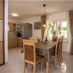 4-Bedroom Villa with Pool, Sleeps 8–12 – Ciovo, near Trogir