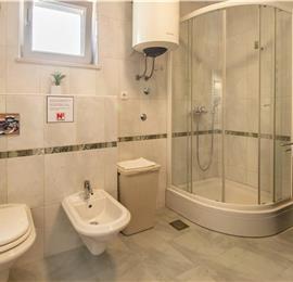 4-Bedroom Villa with Pool, Sleeps 8–12 – Ciovo, near Trogir