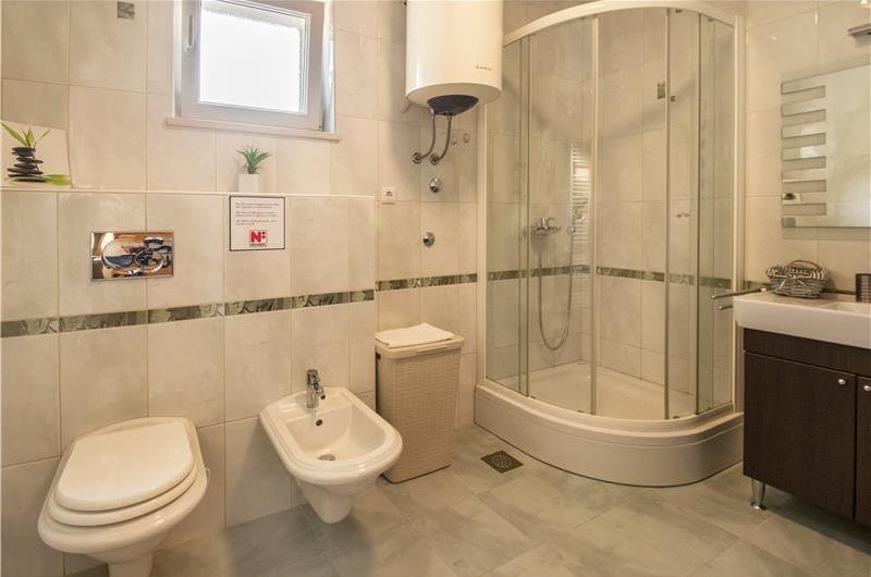 4-Bedroom Villa with Pool, Sleeps 8–12 – Ciovo, near Trogir