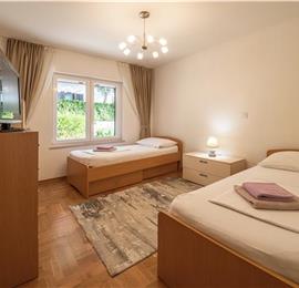 4-Bedroom Villa with Pool, Sleeps 8–12 – Ciovo, near Trogir