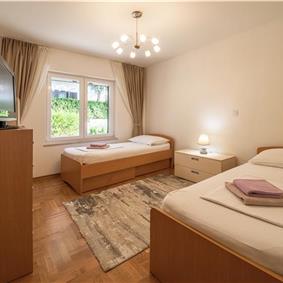 4-Bedroom Villa with Pool, Sleeps 8–12 – Ciovo, near Trogir