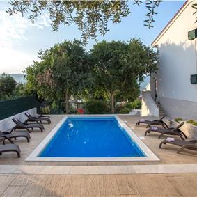4-Bedroom Villa with Pool, Sleeps 8–12 – Ciovo, near Trogir
