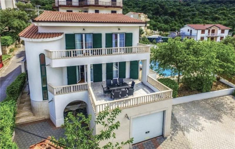 4-Bedroom Villa with Pool, Sleeps 8–12 – Ciovo, near Trogir