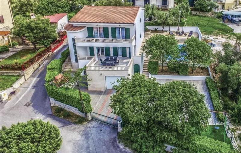 4-Bedroom Villa with Pool, Sleeps 8–12 – Ciovo, near Trogir
