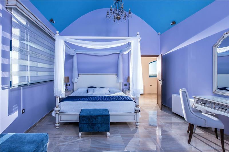 Beachfront villa in Heraklion, photograph 12