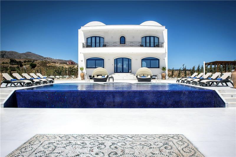 Beachfront villa in Heraklion, photograph 1