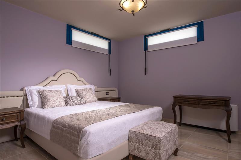Beachfront villa in Heraklion, photograph 19