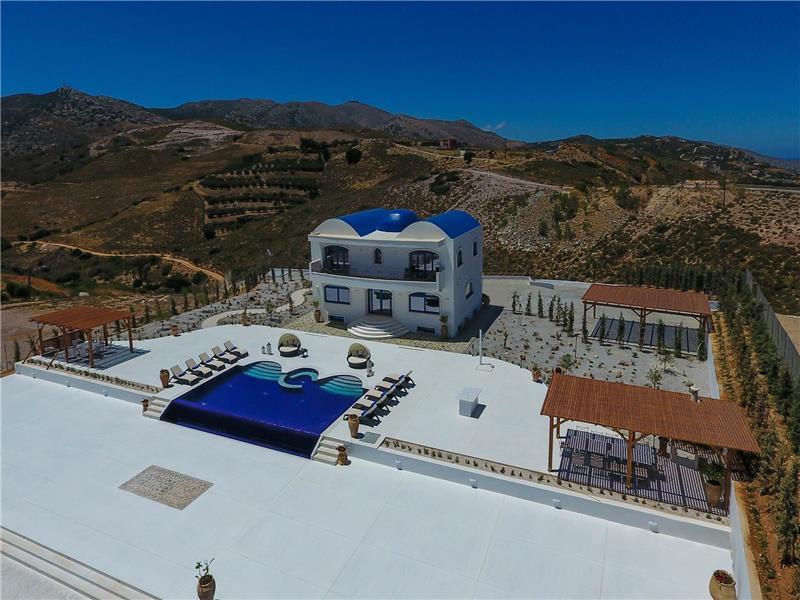 Beachfront villa in Heraklion, photograph 4
