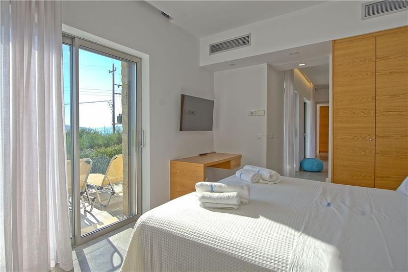 Sea-view villa in Chania, photograph 20