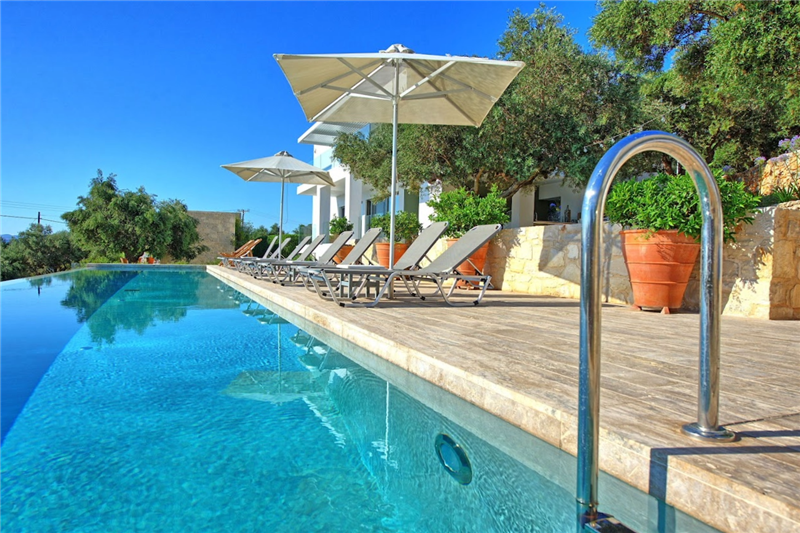 Sea-view villa in Chania, photograph 3