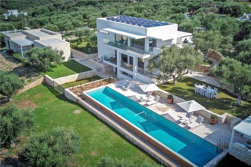 Sea-view villa in Chania, photograph 1